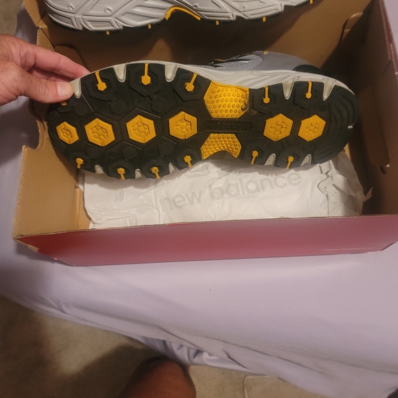 New Balance Trail Running Shoes Size 11 1/2 Mens - Picture 6 of 8